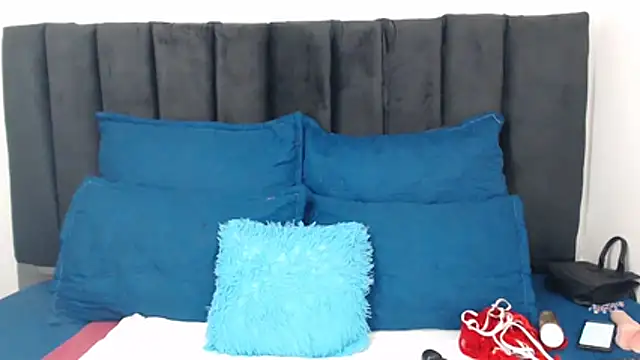 Miss-Berries online show from April 13, 4:56 pm