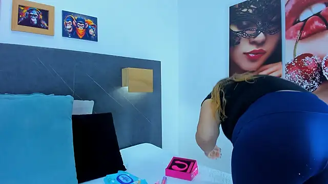 Andhrea Vale online show from March 19, 12:09 pm