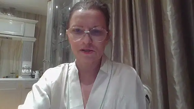 Snapshot of Eva_Glad chatting on November 7, 8:14 am Eva Glad online show from November 7, 8:14 am