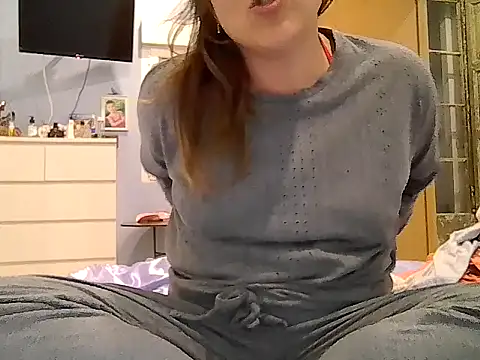 Snapshot of Domiqueen chatting on November 6, 5:36 pm Domiqueen online show from November 6, 5:36 pm