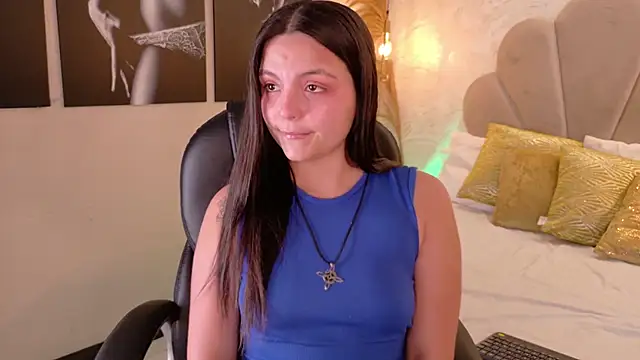 Snapshot of GabyQueens chatting on November 8, 1:22 pm GabyQueens online show from November 8, 1:22 pm