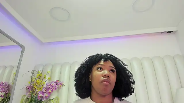 BrendaFernandez  online show from February 25, 1:54 pm