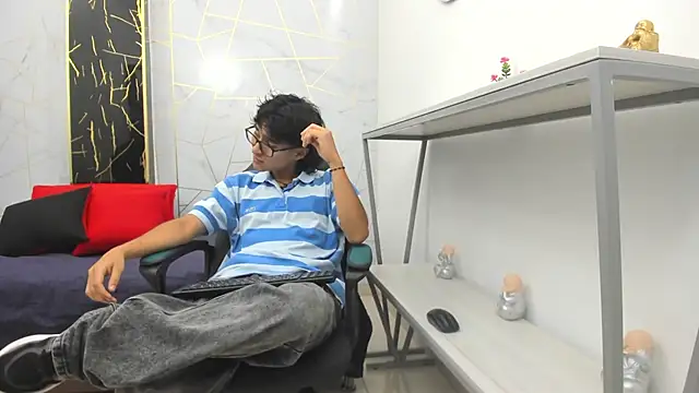 Snapshot of Zoro_V chatting on November 9, 7:34 pm Zoro V online show from November 9, 7:34 pm