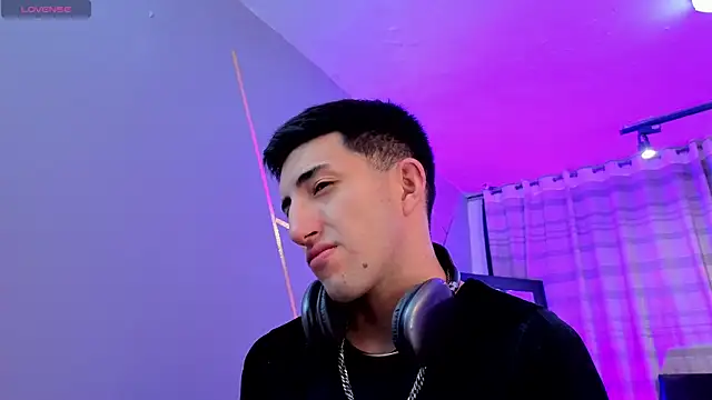 Un Sluttyy online show from December 17, 11:38 am