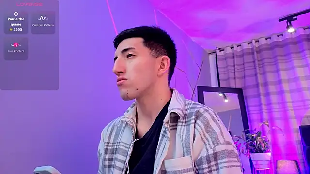 Un Sluttyy online show from December 19, 11:39 am