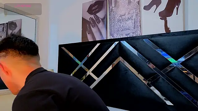 Un Sluttyy online show from April 10, 11:15 am