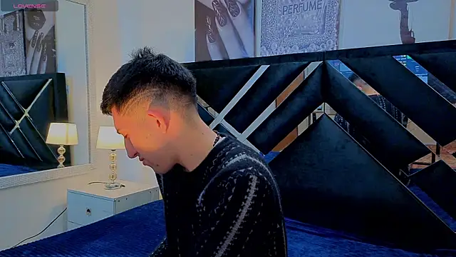 Un Sluttyy online show from April 14, 11:16 am