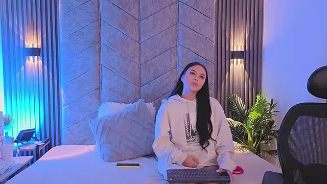 AuroraLanee  online show from November 17, 8:31 am