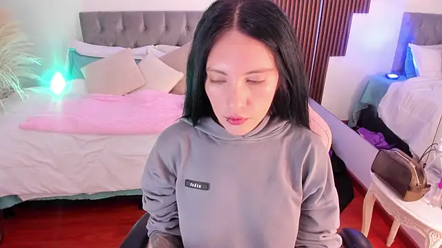 Snapshot of Neo_sarah_ chatting on February 8, 3:43 am Neo sarah online show from February 8, 3:43 am