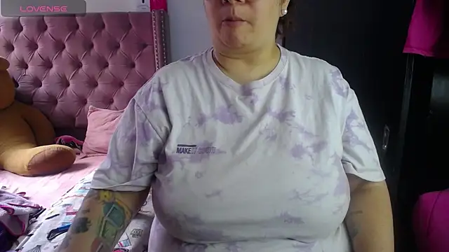 Snapshot of kattybbwbigboobs_ chatting on May 11, 5:32 pm kattybbwbigboobs online show from May 11, 5:32 pm