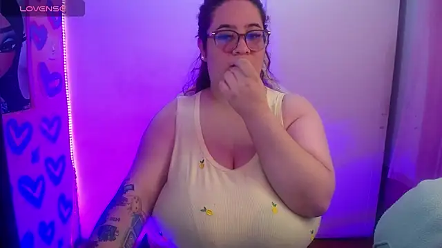 Snapshot of kattybbwbigboobs_ chatting on July 22, 10:01 pm kattybbwbigboobs online show from July 22, 10:01 pm