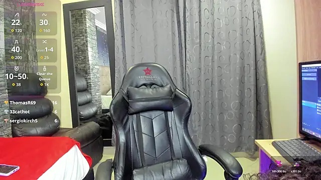 Snapshot of MilfBrenda chatting on November 13, 3:05 am MilfBrenda online show from November 13, 3:05 am