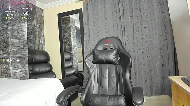 Snapshot of MilfBrenda chatting on December 3, 8:18 pm MilfBrenda online show from December 3, 8:18 pm