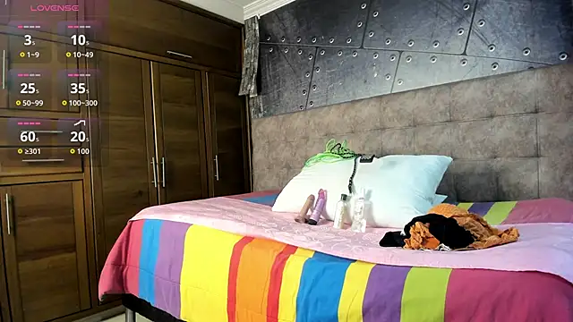 Snapshot of MilfBrenda chatting on December 15, 3:49 pm MilfBrenda online show from December 15, 3:49 pm