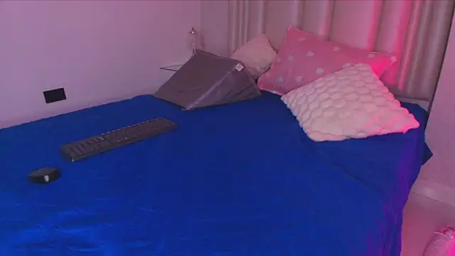 alanarose18 online show from January 9, 7:15 pm