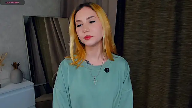 Snapshot of LilyMaiorano chatting on November 7, 6:46 am LilyMaiorano online show from November 7, 6:46 am