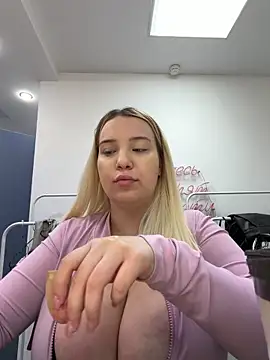 Snapshot of KilianaNoir chatting on February 15, 6:43 am KilianaNoir online show from February 15, 6:43 am