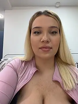 Snapshot of KilianaNoir chatting on February 15, 7:51 am KilianaNoir online show from February 15, 7:51 am