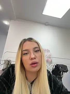 Snapshot of KilianaNoir chatting on February 16, 8:21 am KilianaNoir online show from February 16, 8:21 am