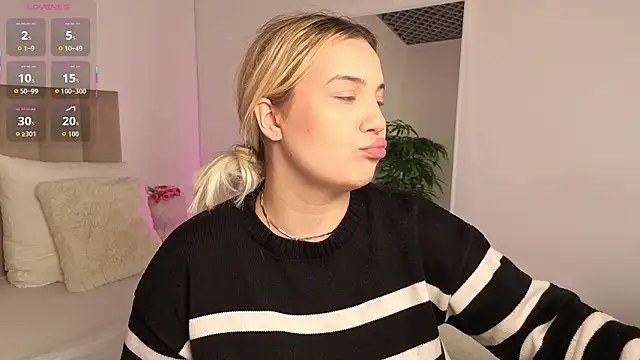 Snapshot of KilianaNoir chatting on March 9, 7:34 am KilianaNoir online show from March 9, 7:34 am