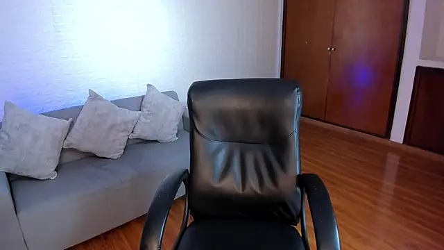 Saara Corraless online show from November 29, 6:55 pm