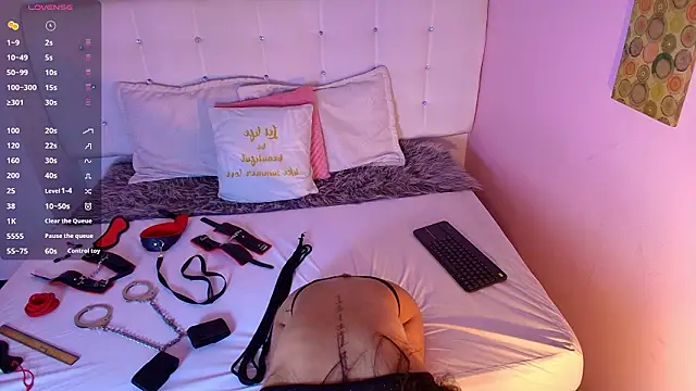 Snapshot of meredith_jones chatting on February 5, 3:00 am meredith jones online show from February 5, 3:00 am