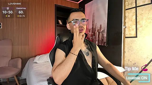 NicoKingg  online show from November 12, 1:39 am