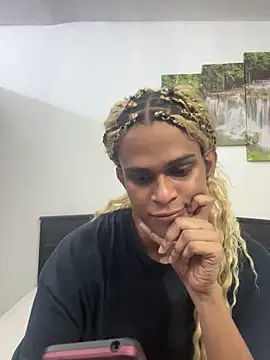 Snapshot of Tara-barbie chatting on November 9, 5:55 pm Tara-barbie online show from November 9, 5:55 pm