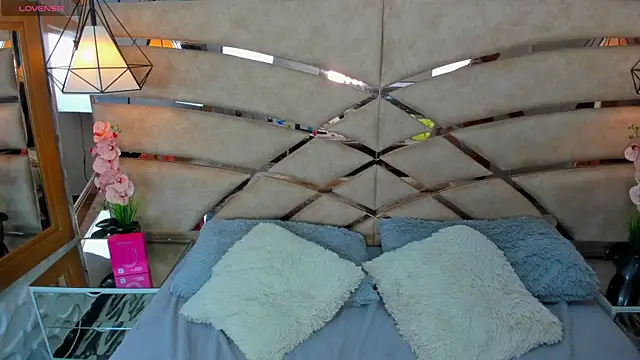 Snapshot of PARKERTHOMPSON chatting on November 15, 6:04 pm PARKERTHOMPSON online show from November 15, 6:04 pm