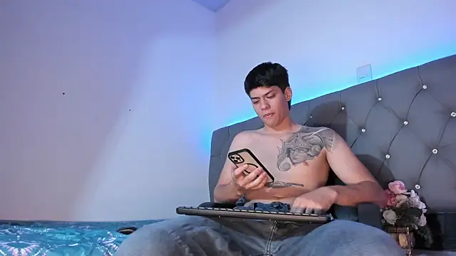 Snapshot of joseph_clark chatting on November 10, 11:53 am joseph clark online show from November 10, 11:53 am