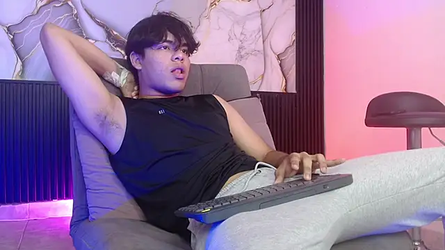 Snapshot of andreh_hot chatting on November 9, 6:28 pm andreh hot online show from November 9, 6:28 pm