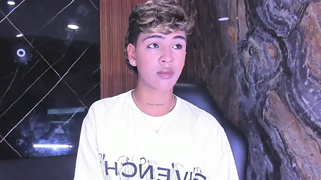 Snapshot of Timmy_Kiing_ chatting on November 22, 8:41 pm Timmy Kiing online show from November 22, 8:41 pm