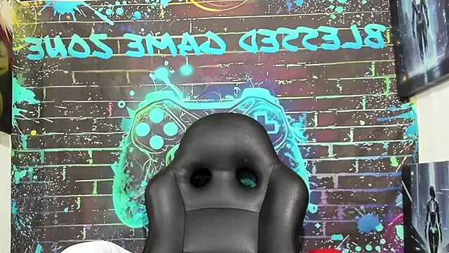 Timmy Kiing  online show from August 7, 9:39 pm
