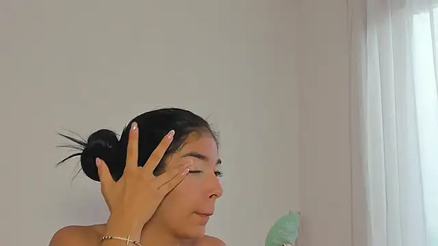 Snapshot of lunnarosse chatting on November 23, 1:11 pm lunnarosse online show from November 23, 1:11 pm