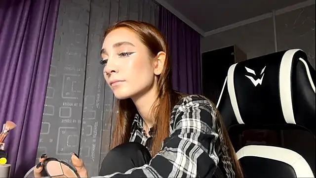 HollyPaw online show from November 14, 6:06 pm