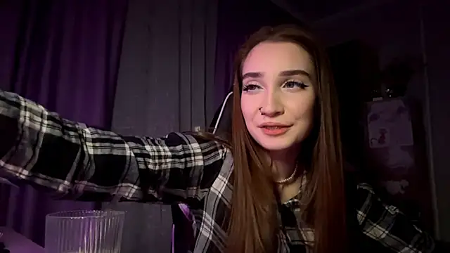 HollyPaw online show from November 28, 5:04 pm