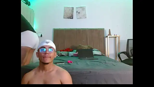 Snapshot of noahurda21 chatting on November 16, 7:14 am noahurda21 online show from November 16, 7:14 am