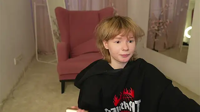 Snapshot of miccka__ chatting on November 9, 10:35 am miccka online show from November 9, 10:35 am