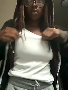 Snapshot of tj022025 chatting on November 8, 9:02 pm tj022025 online show from November 8, 9:02 pm