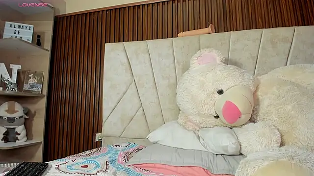 AMARA BRUNET online show from January 16, 1:15 pm