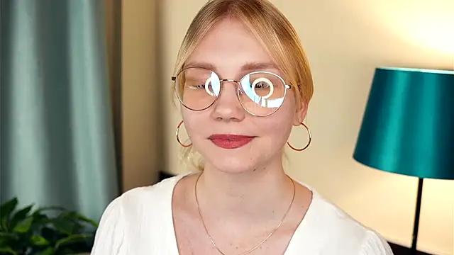 Snapshot of UnDesiga chatting on November 10, 4:50 pm UnDesiga online show from November 10, 4:50 pm