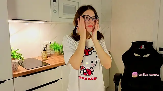 sweetsEmily online show from December 14, 5:07 pm