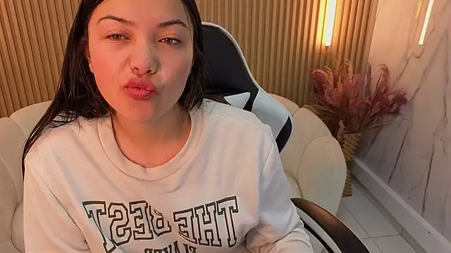 Snapshot of venus_velvet_tp chatting on December 14, 12:43 pm venus velvet tp online show from December 14, 12:43 pm