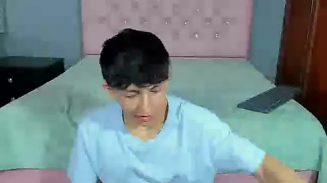 ElanGiraldo online show from January 9, 10:00 pm