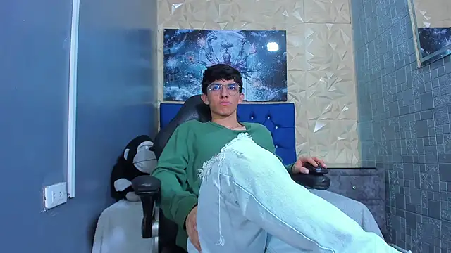 ElanGiraldo online show from May 17, 9:22 pm