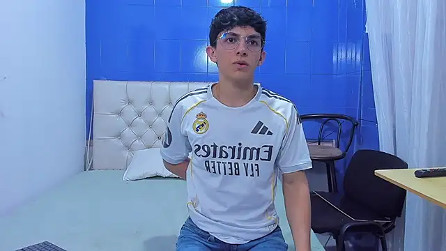 Snapshot of ElanGiraldo chatting on June 20, 9:39 pm ElanGiraldo online show from June 20, 9:39 pm