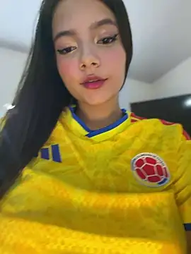 Snapshot of EmmiiGlow chatting on June 28, 3:01 am EmmiiGlow online show from June 28, 3:01 am