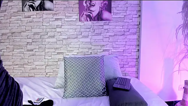 sofiaalarson online show from February 28, 1:50 am