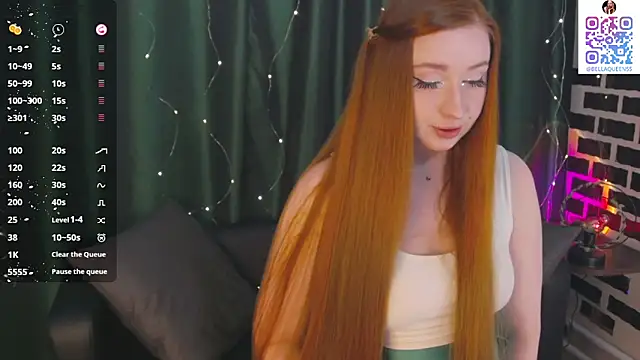 Snapshot of BellaQueennss chatting on December 4, 9:18 am BellaQueennss online show from December 4, 9:18 am