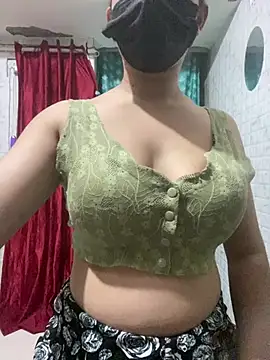 Snapshot of Red_Queen_11 chatting on February 24, 6:39 pm Red Queen 11 online show from February 24, 6:39 pm